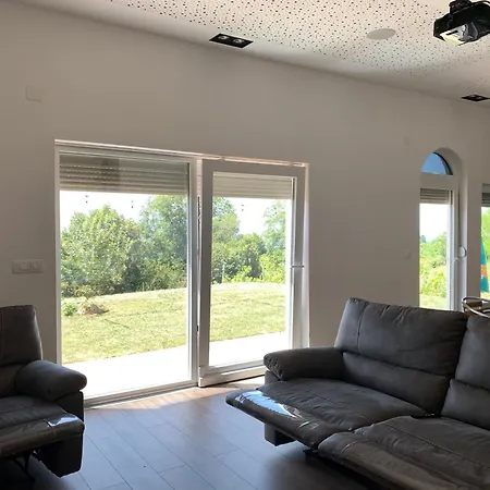 Serenity - A Rustic-modern Lakeside Escape